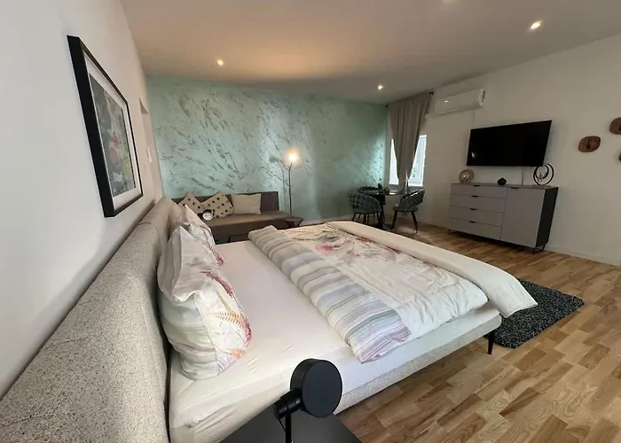 Schritte Entfernt Vom Hundertwasserhaus L Hg3 Apartamento *